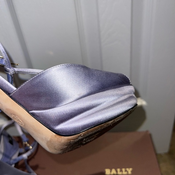 Bally| Periwinkle Satin T-strap sandals - Picture 4 of 5